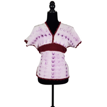 Cargar imagen en el visor de la galería, Blusa de algodón pintada con el tinte natural de grana cochinilla en técnica de llorado