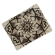 Cargar imagen en el visor de la galería, Portavasos Servin de cerámica Servin decorada a mano con mandalas