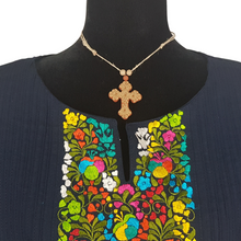 Cargar imagen en el visor de la galería, Blusa con manga y recuadro San Antonino al pecho