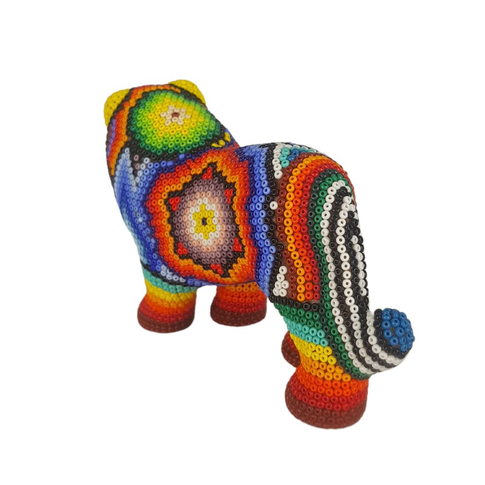 León wixárica hecho de papel maché