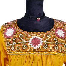 Cargar imagen en el visor de la galería, Blusa Aguacatenango con bordado de nudito, hecha en Chiapas