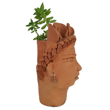 Cargar imagen en el visor de la galería, Aretes miniatura decorado con flores de barro rojo y blanco