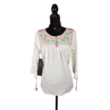 Cargar imagen en el visor de la galería, Blusa Aguacatenango con bordado de nudito, hecha en Chiapas