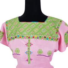 Cargar imagen en el visor de la galería, Blusa de lino con bordados Tzotziles tradicionales de Chiapas rosa con grecas verdes y detalles de colores en cuello, pecho y mangas