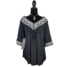 Cargar imagen en el visor de la galería, Blusa fresca de rayón con bordado de hilván tradicional de Puebla y manga 3/4