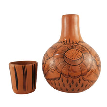 Cargar imagen en el visor de la galería, Botellón para agua mediano de barro bruñido decorado con flores y pájaros