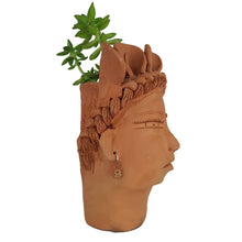 Cargar imagen en el visor de la galería, Aretes miniatura decorado con flores de barro rojo y blanco