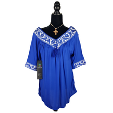 Cargar imagen en el visor de la galería, Blusa fresca de rayón con bordado de hilván tradicional de Puebla y manga 3/4