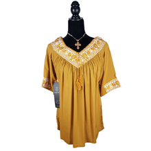 Cargar imagen en el visor de la galería, Blusa fresca de rayón con bordado de hilván tradicional de Puebla y manga 3/4