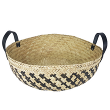 Cargar imagen en el visor de la galería, Charola de palma natural tejida a mano con asa de piel 10 x 40