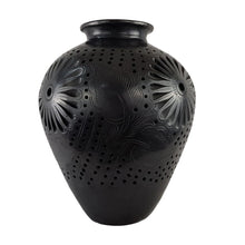Cargar imagen en el visor de la galería, Tibón de barro negro decorado con flores caladas, acabado pulido