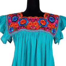 Cargar imagen en el visor de la galería, Vestido fresco de manta ligera, decorado al pecho con giraroles y manga de olan