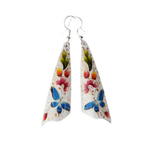 Cargar imagen en el visor de la galería, Arete enroscado hecho de cobre y decorado con laca perfilada de Michoacán