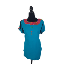 Cargar imagen en el visor de la galería, Blusa bordada Tzotzil Maya tradicional de Santa Martha Chiapas azul con detalles de colores en cuello y mangas