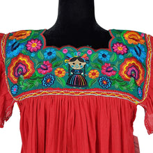 Cargar imagen en el visor de la galería, Vestido fresco de manta ligera, decorado al pecho con giraroles y manga de olan