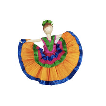 Cargar imagen en el visor de la galería, Bailarina mini de totomoxtle, elaborada con hoja de maíz