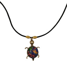 Cargar imagen en el visor de la galería, Dije de piedra y tumbaga con forma de animalito decorado con laca perfilada