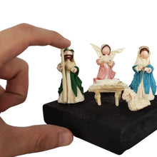 Cargar imagen en el visor de la galería, Nacimiento miniatura de totomoxtle, elaborado con hoja de maíz