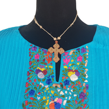 Cargar imagen en el visor de la galería, Blusa con manga y recuadro San Antonino al pecho