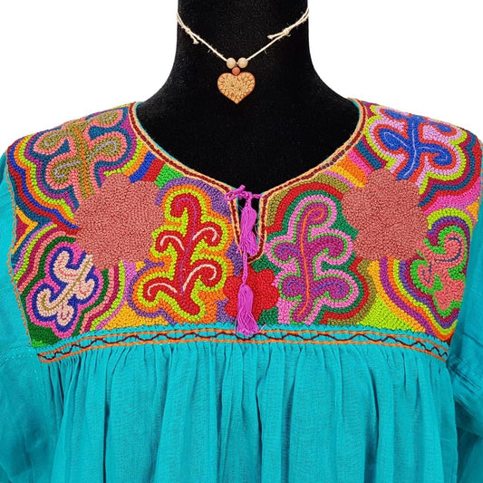 Blusa Aguacatenango con bordado de nudito, hecha en Chiapas