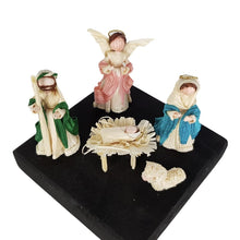 Cargar imagen en el visor de la galería, Nacimiento miniatura de totomoxtle, elaborado con hoja de maíz