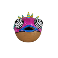 Cargar imagen en el visor de la galería, Alcancía de pez globo, elaborado en barro policromado frío