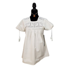 Cargar imagen en el visor de la galería, Blusa blanca deshilada de punto medio de San Felipe de los Herreros