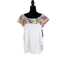 Cargar imagen en el visor de la galería, Blusa fresca sin manga decorada al pecho con bordado relleno