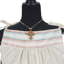 Cargar imagen en el visor de la galería, Blusa de tirantes decorada con textil de telar