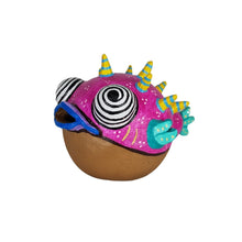 Cargar imagen en el visor de la galería, Alcancía de pez globo, elaborado en barro policromado frío