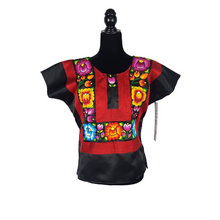 Cargar imagen en el visor de la galería, Huipil flor y cadenilla sobre tela satin con forro bordado a mano