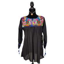 Cargar imagen en el visor de la galería, Blusa Aguacatenango con bordado de nudito, hecha en Chiapas