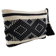 Cargar imagen en el visor de la galería, Bolsa cosmetiquera chica de algodón, tejida en telar de cintura en Santo Tomás Jalieza Oaxaca