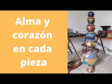 Cargar y reproducir el video en el visor de la galería, Tibón decorado con motivos prehispánicos con la técnica de barro al negativo