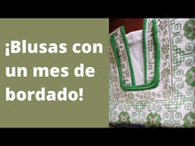 Cargar y reproducir el video en el visor de la galería, Huanengo Kuanarhi mediano, blusa purépecha bordada en punto de cruz con aves y flores