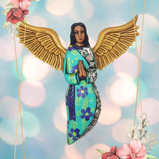 Imagen de ángel hecho con madera