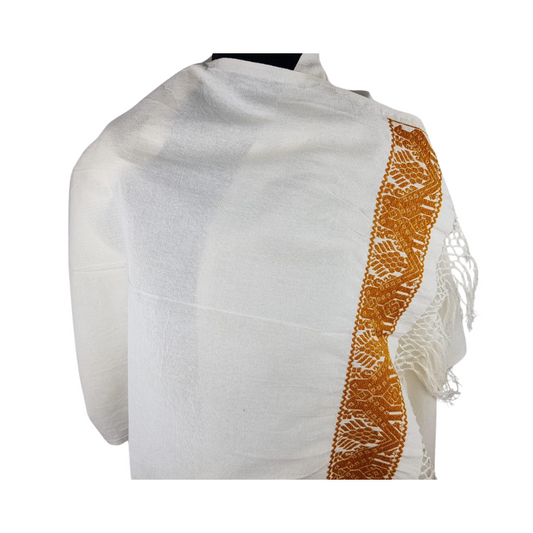 Rebozo de manta con bordado hilván