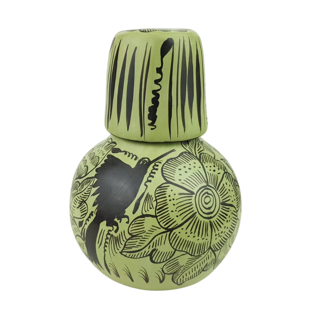 Jarra mini con tapa para agua de barro bruñido decorado con flores y pájaros