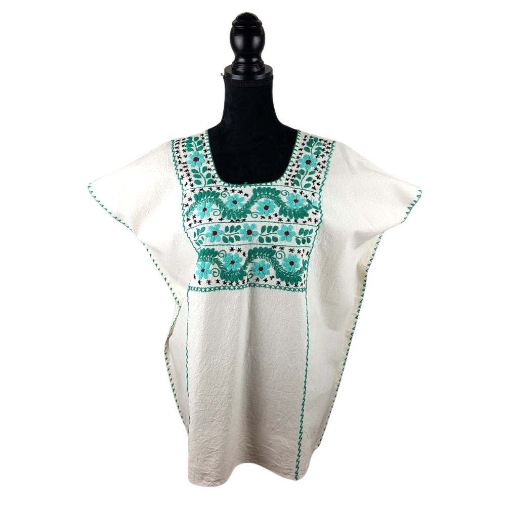 Blusa Amuzgo de manta con bordados tradicionales