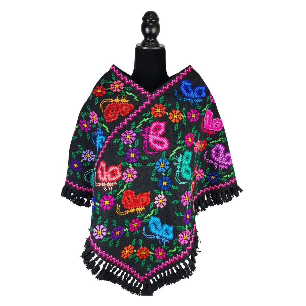 Quexquémetl, capita mediana de acrilán con bordado en punto de cruz o puntada antigua