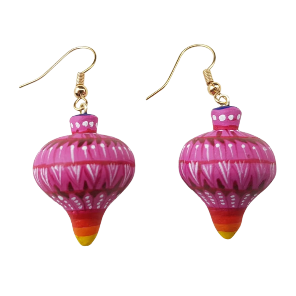 Arete trompo de madera copal tallado y decorado a mano con flores o grecas