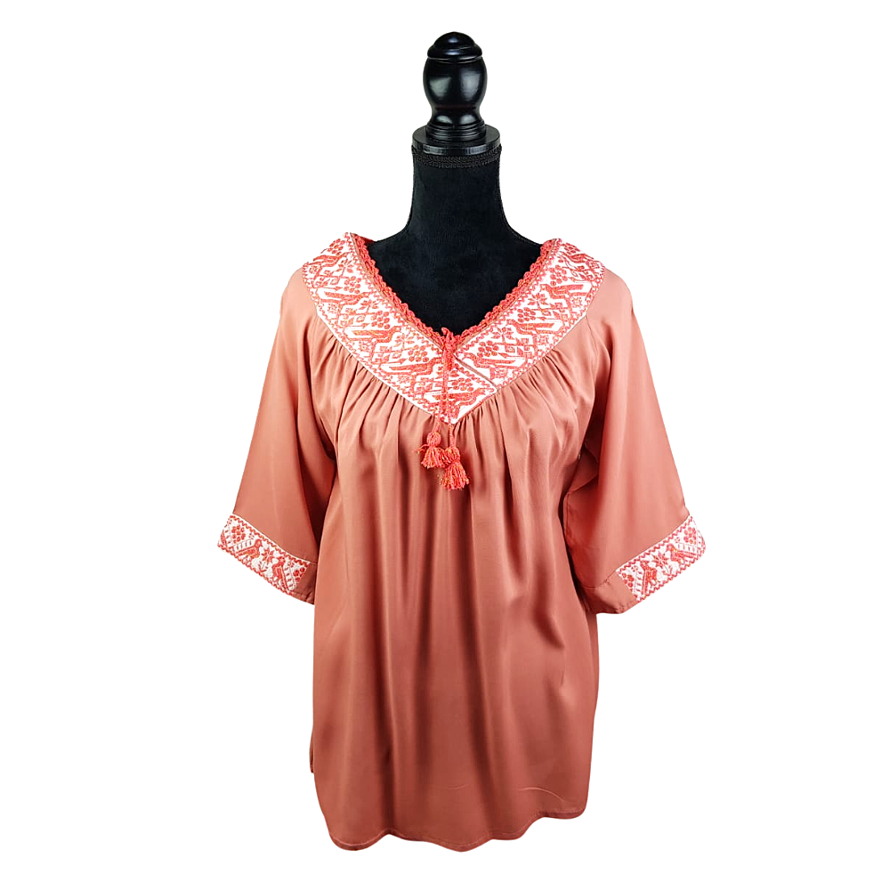 Blusa fresca de rayón con bordado de hilván tradicional de Puebla y manga 3/4