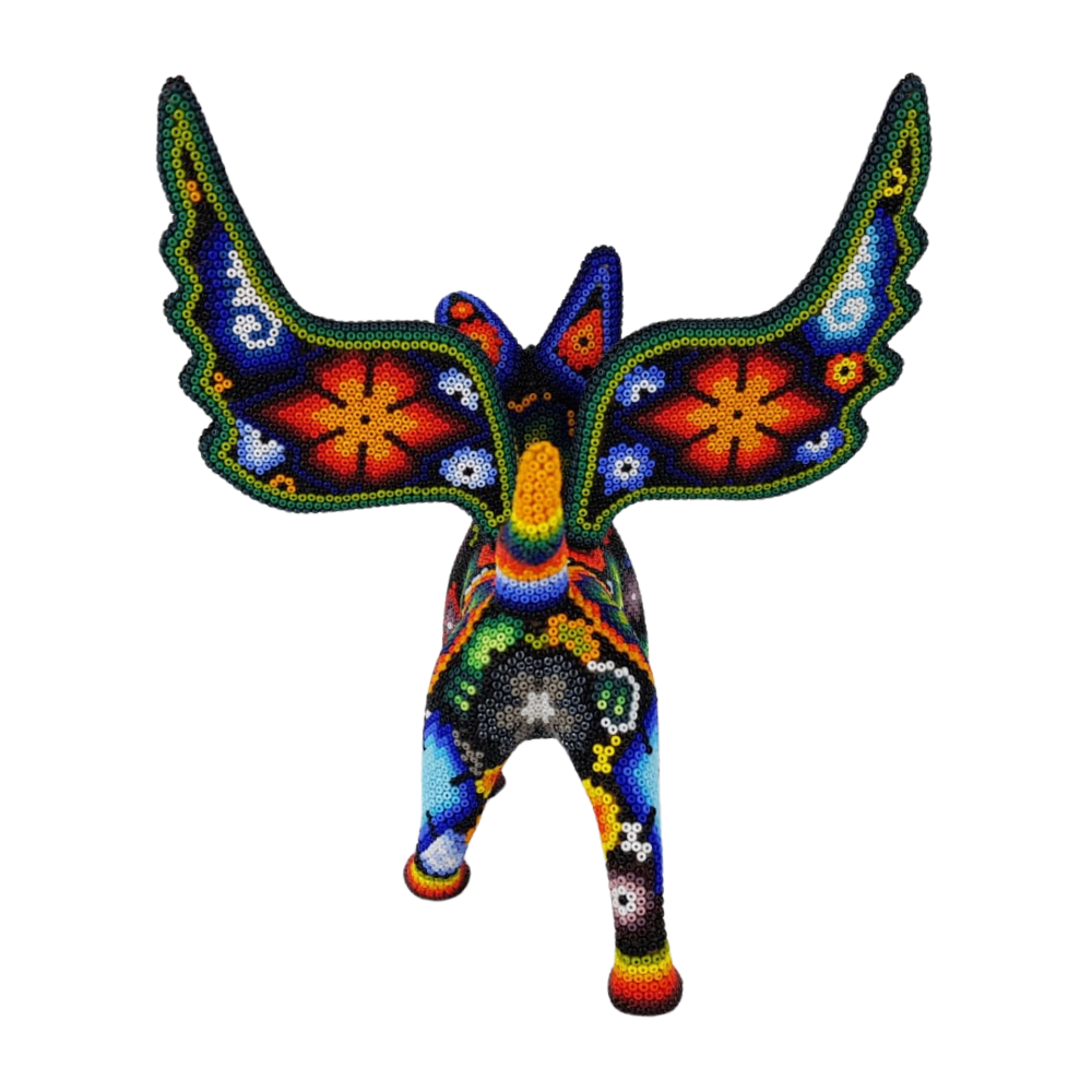 Dante hecho de madera tallado a mano y decorado con motivos wixárika