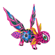 Cargar imagen en el visor de la galería, Alebrije oaxaqueño mediano, con forma de ajolote, de madera de copal
