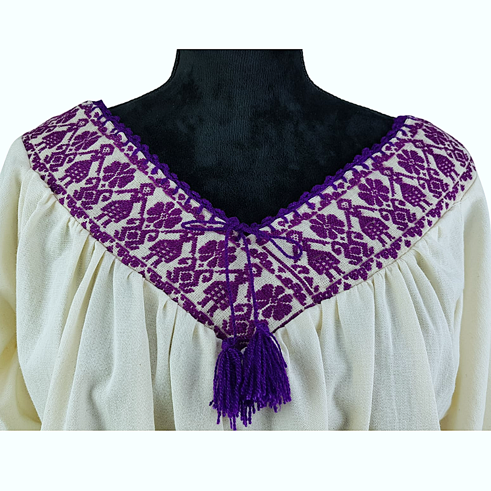 Blusa Atla de manta con manga 3/4 y pechera con bordado de hilván de Puebla