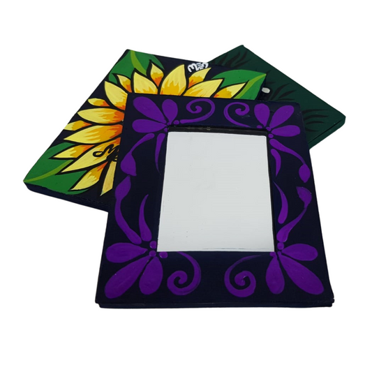 Espejo cuadrado chico de papel maché, pintado a mano