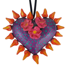Cargar imagen en el visor de la galería, Dije de barro betus, con forma de corazón milagrito

