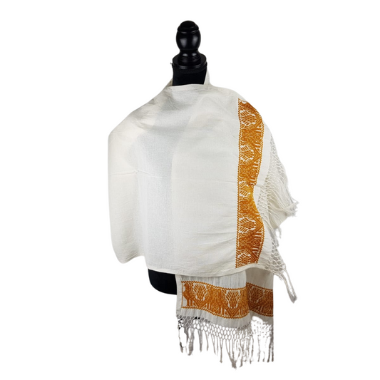 Rebozo de manta con bordado hilván