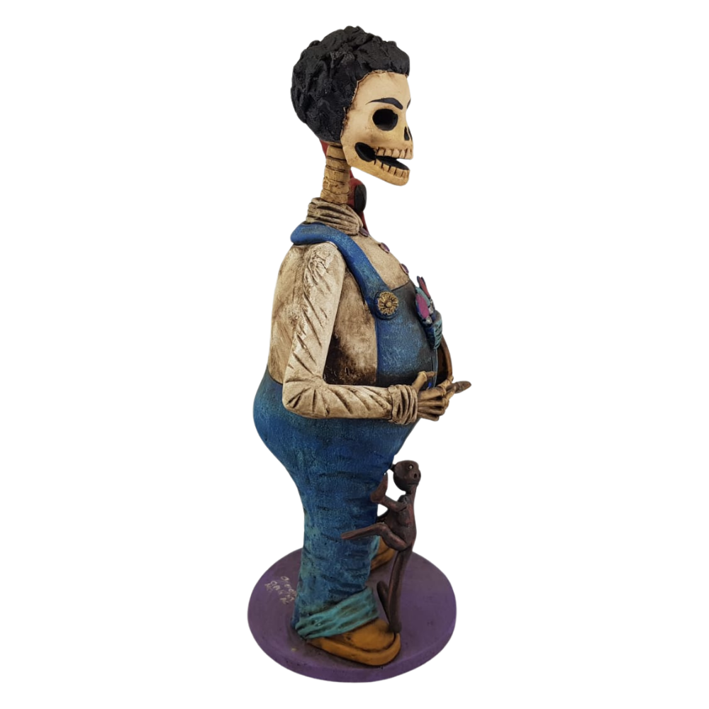 Catrín panzón, figura decorativa de barro elaborada en Capula