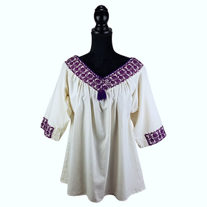Blusa Atla de manta con manga 3/4 y pechera con bordado de hilván de Puebla